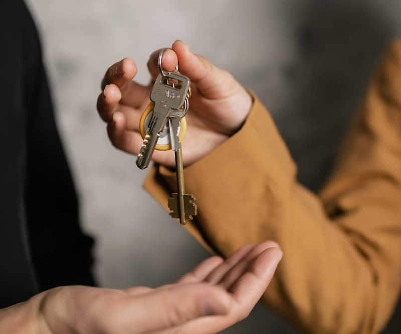 Devenir serrurier dépanneur : formation, statut juridique et création d’entreprise